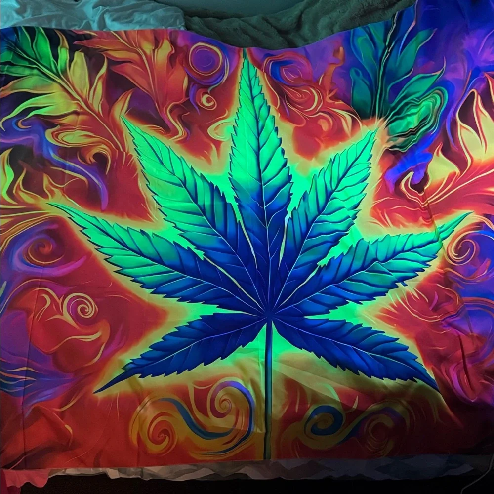NWOT UV-Reactive Rainbow Leaf Tapestry - Vibrant Multicolor Wall Decor